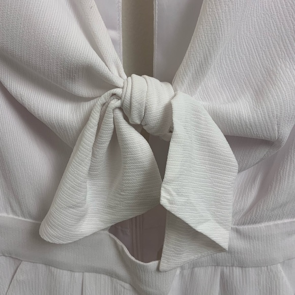 bebe White Tie Front Wide Leg Jumpsuit | Deep V Flowy Sleeve Full Length Size 00 - Picture 7 of 15